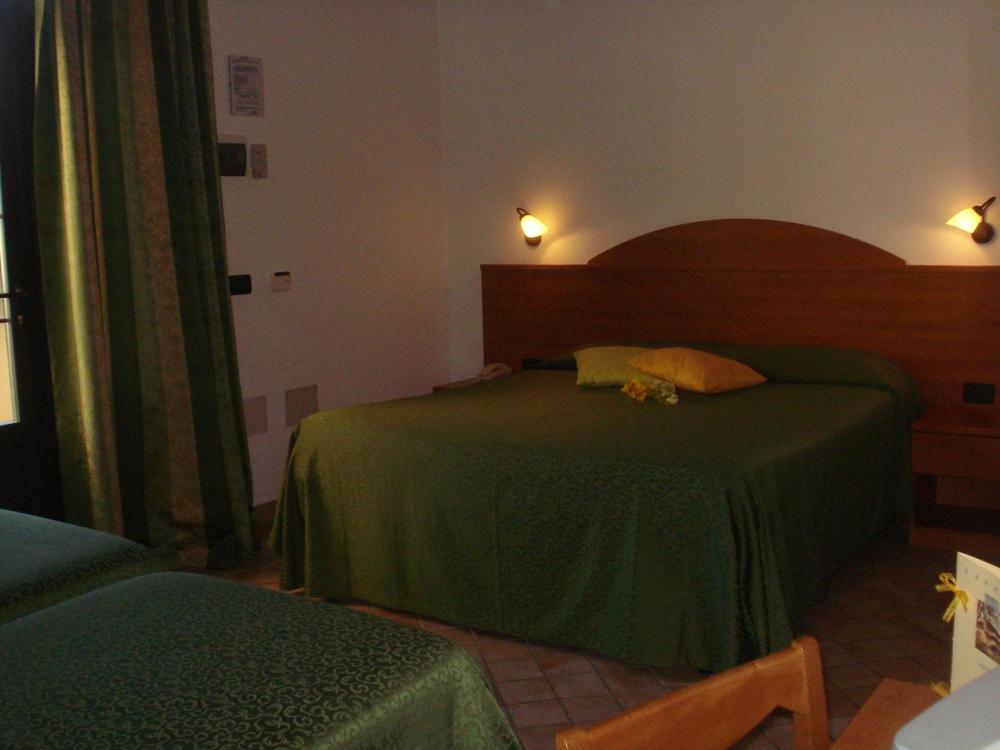 Carlo'S Hotel Castagneto Carducci Exteriör bild