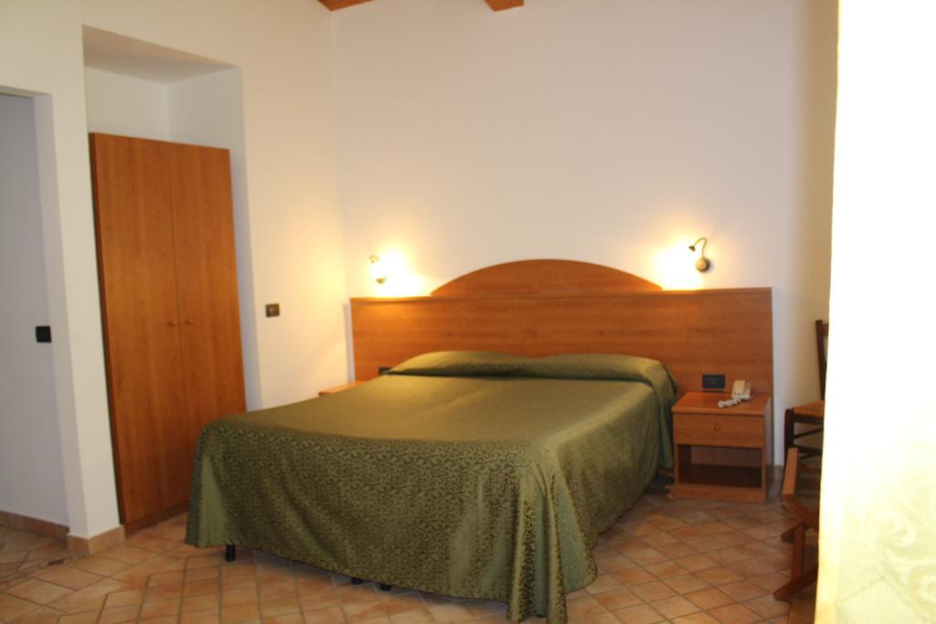 Carlo'S Hotel Castagneto Carducci Exteriör bild
